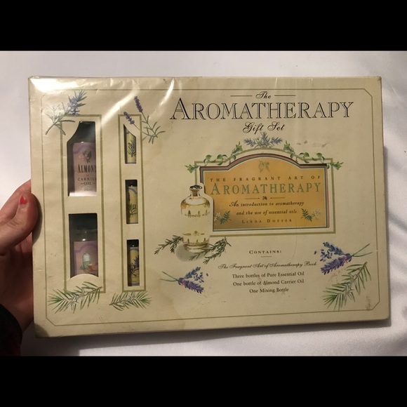 The Aromatherapy Gift Set - Picture 1 of 3